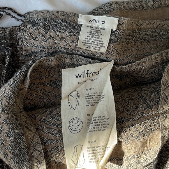 【Aritzia】Wilfred Medina Blanket Scarf - Picture 6 of 6
